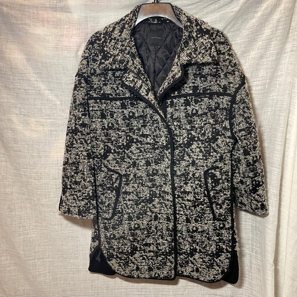 Compagna Korean Women’s Coat. Black and white. US MED Lined. Warm, comfortable.